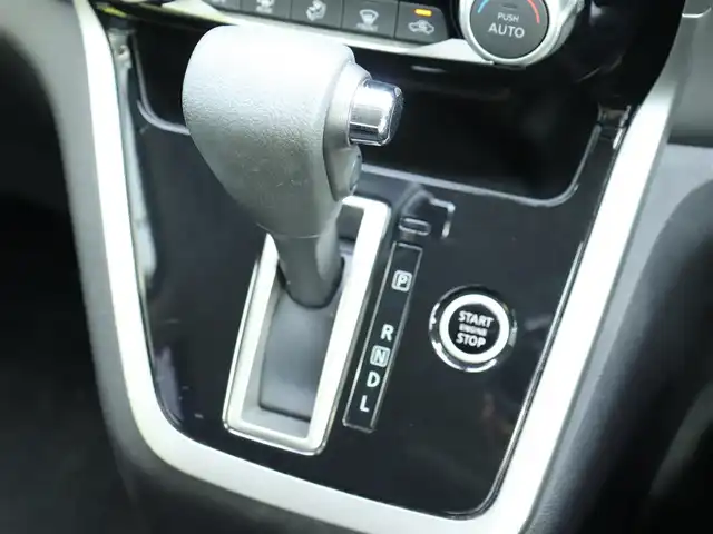 日産 セレナ ハイウェイスター Vセレクション 神奈川県 2017(平29)年 5.3万km ブリリアントホワイトパール ワンオーナー/純正メモリナビ/フルセグテレビ/バックカメラ/アラウンドビューモニター/アイドリングストップ/ウィンカーミラー/ドアバイザー/プッシュスタート/両側ハンズフリーパワースライドドア/ETC/ステアリングスイッチ/シートバックポケット(D/N席)/保証書/取説/スペアキー/記録簿(R2.4)