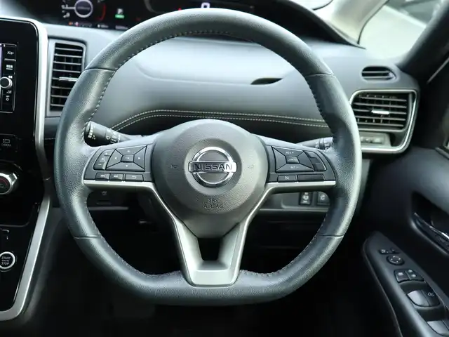 日産 セレナ ハイウェイスター Vセレクション 神奈川県 2017(平29)年 5.3万km ブリリアントホワイトパール ワンオーナー/純正メモリナビ/フルセグテレビ/バックカメラ/アラウンドビューモニター/アイドリングストップ/ウィンカーミラー/ドアバイザー/プッシュスタート/両側ハンズフリーパワースライドドア/ETC/ステアリングスイッチ/シートバックポケット(D/N席)/保証書/取説/スペアキー/記録簿(R2.4)
