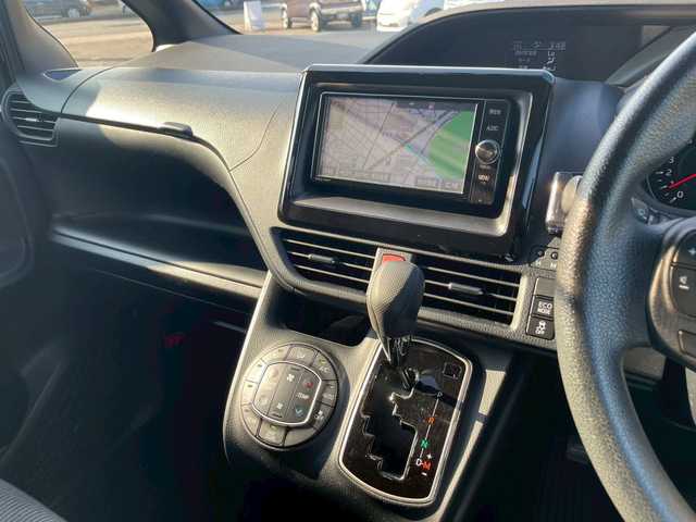トヨタ ノア X 宮崎県 2017(平29)年 5.4万km ボルドーマイカメタリック ワンオーナー/純正ナビ/バックカメラ/左側パワースライドドア/USB充電ポート/フルセグTV　DVD　CD　Bluetooth/アイドリングストップ/クルーズコントロール/ETC/純正フロアマット/HIDライト/保証書/取扱説明書