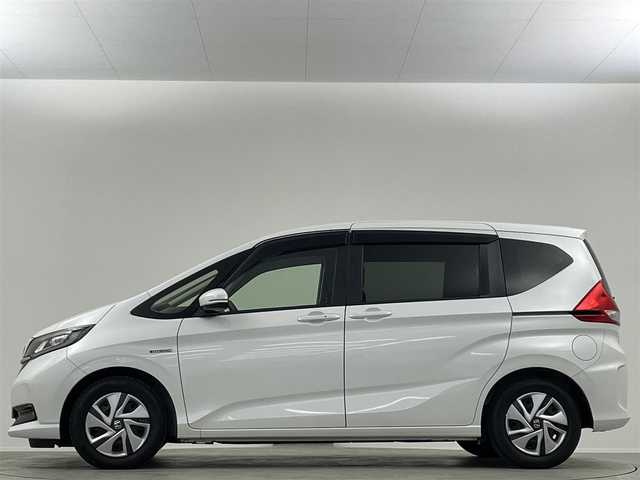 ホンダ フリード ハイブリット G ホンダセンシング 埼玉県 2020(令2)年 0.8万km プラチナホワイトパール 純正ナビ　Ｂカメラ　温シート　追従走行　ＥＴＣ　両側パワースライドドア　コーナーセンサー　衝突軽減システム　レーンキープアシスト　スペアキー　前後ドライブレコーダー　禁煙車　スマートキー