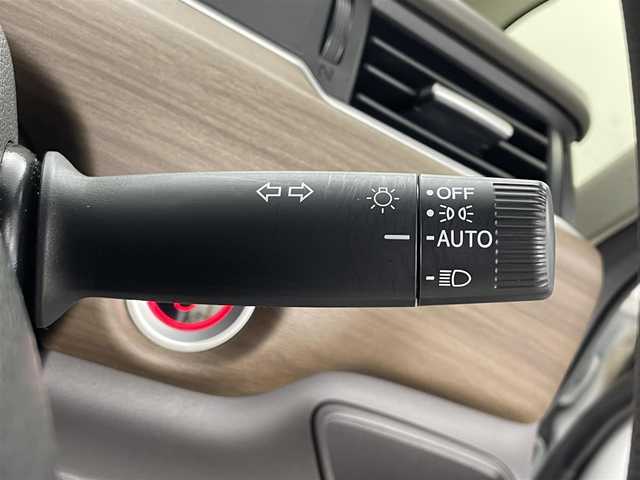 ホンダ フリード ハイブリット G ホンダセンシング 埼玉県 2020(令2)年 0.8万km プラチナホワイトパール 純正ナビ　Ｂカメラ　温シート　追従走行　ＥＴＣ　両側パワースライドドア　コーナーセンサー　衝突軽減システム　レーンキープアシスト　スペアキー　前後ドライブレコーダー　禁煙車　スマートキー