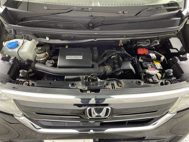 ホンダ Ｎ ＢＯＸ G L ホンダセンシング 神奈川県 2020(令2)年 1.5万km クリスタルブラックパール 純正７型メモリーナビゲーション【VXM-214VFi】/フルセグ　CD DVD　Bluetooth　iPod　SDMUSICRACK　AUX　USB　AM FM/バックカメラ/片側電動スライドドア【サンシェード】/ホンダセンシング/CMBS衝突軽減ブレーキ/LKAS車線維持支援システム/誤発進抑制機能/先行車発進お知らせ/レーダークルーズコントロール/路外逸脱警報/オートハイビーム/標識認識機能/歩行者事故低減ステアリング/リアセンサー/純正前方ドライブレコーダー【ナビ連動】/純正ビルトインETC/ECON/プッシュスタート/スマートキー/LEDヘッドランプ/オートライト/電格ウインカーミラー