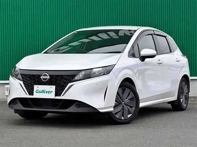 日産 ノート X FOUR 宮城県 2021(令3)年 6.4万km ピュアホワイトパール ＝＝＝メーカーオプション/NISSANCONNECTナビ/SOS/ETC2.0/プロパイロット/アラウンドビューモニター/インテリジェントルームミラー/BSW＋BSI＋RCTA/寒冷地仕様（クリアビューパック）/＝＝＝/メーカオプションナビ/(フルセグTV/BT/USB/HDMI/スマートフォン連携)/4WD/アラウンドビューカメラ/ドライブレコーダー前後/ビルトインETC/インテリジェントクルーズコントロール/エマージェンシーブレーキ/車線逸脱防止警報＆支援/後側方車両検知警報/後側方車両衝突防止/速度標識認識＆表示/ルート減速支援/駐車支援/シートヒーター(D＋N席)/ステアリングヒーター/デジタルインナーミラー/置くだけ充電/オートライト/オートハイビームアシスト/オートライト/オートホールド/ふらつき防止/ドライブセレクト/革巻きステアリング/ステアリングスイッチ/LEDヘッドライト/プッシュスタート＆スマートキー/ウインカー付き電動格納ミラー/ドアバイザー/純正フロアマット/スペアキー