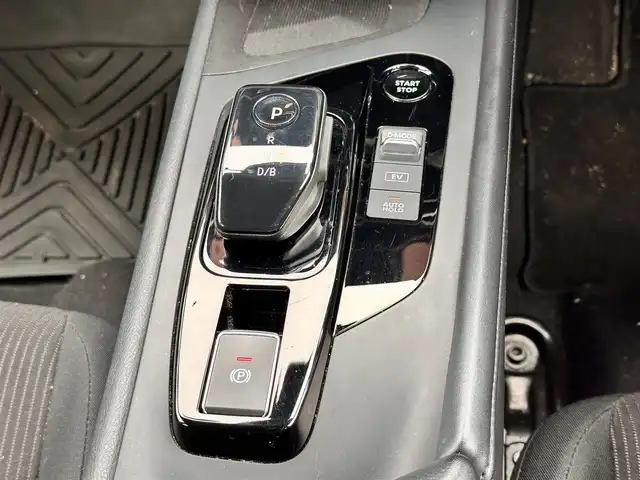 日産 ノート X FOUR 宮城県 2021(令3)年 6.4万km ピュアホワイトパール ＝＝＝メーカーオプション/NISSANCONNECTナビ/SOS/ETC2.0/プロパイロット/アラウンドビューモニター/インテリジェントルームミラー/BSW＋BSI＋RCTA/寒冷地仕様（クリアビューパック）/＝＝＝/メーカオプションナビ/(フルセグTV/BT/USB/HDMI/スマートフォン連携)/4WD/アラウンドビューカメラ/ドライブレコーダー前後/ビルトインETC/インテリジェントクルーズコントロール/エマージェンシーブレーキ/車線逸脱防止警報＆支援/後側方車両検知警報/後側方車両衝突防止/速度標識認識＆表示/ルート減速支援/駐車支援/シートヒーター(D＋N席)/ステアリングヒーター/デジタルインナーミラー/置くだけ充電/オートライト/オートハイビームアシスト/オートライト/オートホールド/ふらつき防止/ドライブセレクト/革巻きステアリング/ステアリングスイッチ/LEDヘッドライト/プッシュスタート＆スマートキー/ウインカー付き電動格納ミラー/ドアバイザー/純正フロアマット/スペアキー