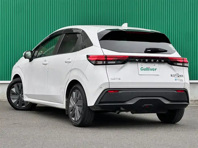 日産 ノート X FOUR 宮城県 2021(令3)年 6.4万km ピュアホワイトパール ＝＝＝メーカーオプション/NISSANCONNECTナビ/SOS/ETC2.0/プロパイロット/アラウンドビューモニター/インテリジェントルームミラー/BSW＋BSI＋RCTA/寒冷地仕様（クリアビューパック）/＝＝＝/メーカオプションナビ/(フルセグTV/BT/USB/HDMI/スマートフォン連携)/4WD/アラウンドビューカメラ/ドライブレコーダー前後/ビルトインETC/インテリジェントクルーズコントロール/エマージェンシーブレーキ/車線逸脱防止警報＆支援/後側方車両検知警報/後側方車両衝突防止/速度標識認識＆表示/ルート減速支援/駐車支援/シートヒーター(D＋N席)/ステアリングヒーター/デジタルインナーミラー/置くだけ充電/オートライト/オートハイビームアシスト/オートライト/オートホールド/ふらつき防止/ドライブセレクト/革巻きステアリング/ステアリングスイッチ/LEDヘッドライト/プッシュスタート＆スマートキー/ウインカー付き電動格納ミラー/ドアバイザー/純正フロアマット/スペアキー