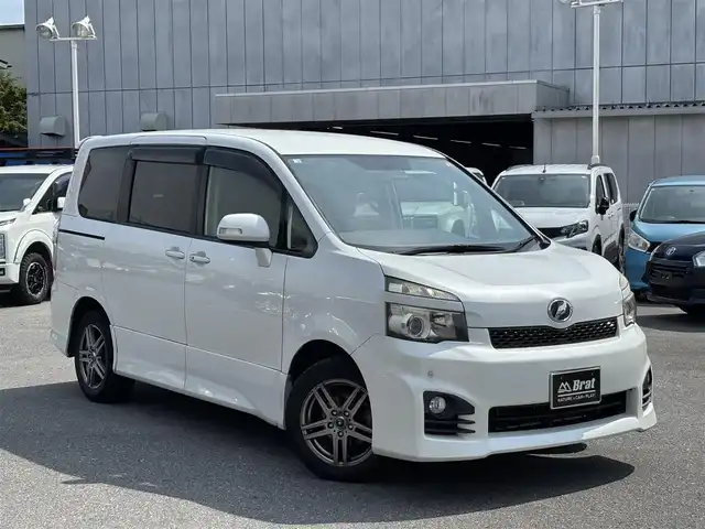 トヨタ ヴォクシー ZS 栃木県 2010(平22)年 11.7万km ホワイトパールクリスタルシャイン 純正ナビ(CD/DVD再生)/前後ドライブレコーダー/ETC/バックカメラ/コーナーセンサー/パドルシフト/オートライト/オールオートウィンドウ/片側パワースライドドア/リアクーラー/ステアリングスイッチ/純正フロアマット/スマートキー
