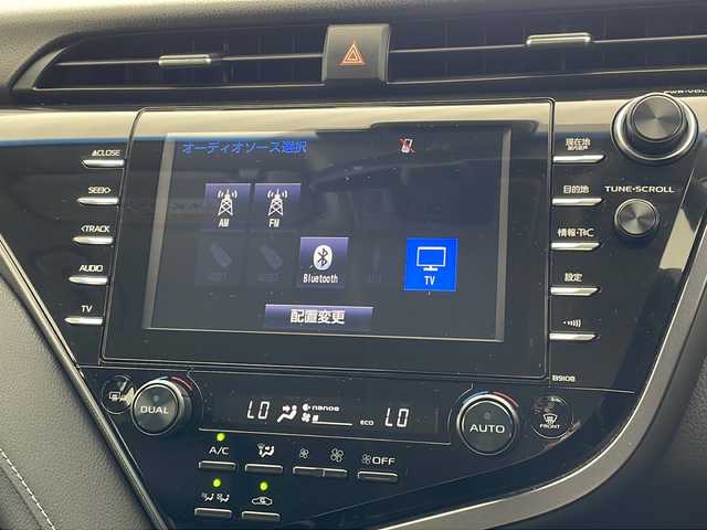 トヨタ カムリ WSレザーパッケージ 沖縄県 2019(平31)年 2.1万km アティチュードブラックマイカ 純正８型ディスプレイオーディオ　/　(フルセグTV　Bluetooth　CD　DVD)/バックカメラ　/ETC/トヨタセーフティセンス　/・衝突被害軽減ブレーキ (プリクラッシュセーフティ)																									/・ハンドル操作サポート (レーントレーシングアシスト)																									/・追従ドライブ支援機能 (レーダークルーズコントロール)																									/・車線はみ出しアラート (レーンディパーチャーアラート)																									/・自動ハイビーム (オートマチックハイビーム)																									/パワーシート　/シートヒーター/レザーシート　/ＬＥＤヘッドライト　/オートライト/クリアランスソナー/純正フロアマット/純正１８インチアルミホイール/スマートキー/プッシュスタート