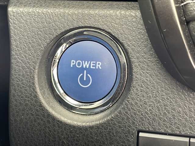 トヨタ カムリ WSレザーパッケージ 沖縄県 2019(平31)年 2.1万km アティチュードブラックマイカ 純正８型ディスプレイオーディオ　/　(フルセグTV　Bluetooth　CD　DVD)/バックカメラ　/ETC/トヨタセーフティセンス　/・衝突被害軽減ブレーキ (プリクラッシュセーフティ)																									/・ハンドル操作サポート (レーントレーシングアシスト)																									/・追従ドライブ支援機能 (レーダークルーズコントロール)																									/・車線はみ出しアラート (レーンディパーチャーアラート)																									/・自動ハイビーム (オートマチックハイビーム)																									/パワーシート　/シートヒーター/レザーシート　/ＬＥＤヘッドライト　/オートライト/クリアランスソナー/純正フロアマット/純正１８インチアルミホイール/スマートキー/プッシュスタート