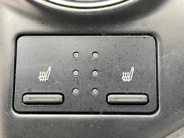 トヨタ カムリ WSレザーパッケージ 沖縄県 2019(平31)年 2.1万km アティチュードブラックマイカ 純正８型ディスプレイオーディオ　/　(フルセグTV　Bluetooth　CD　DVD)/バックカメラ　/ETC/トヨタセーフティセンス　/・衝突被害軽減ブレーキ (プリクラッシュセーフティ)																									/・ハンドル操作サポート (レーントレーシングアシスト)																									/・追従ドライブ支援機能 (レーダークルーズコントロール)																									/・車線はみ出しアラート (レーンディパーチャーアラート)																									/・自動ハイビーム (オートマチックハイビーム)																									/パワーシート　/シートヒーター/レザーシート　/ＬＥＤヘッドライト　/オートライト/クリアランスソナー/純正フロアマット/純正１８インチアルミホイール/スマートキー/プッシュスタート