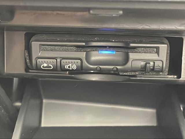 トヨタ カムリ WSレザーパッケージ 沖縄県 2019(平31)年 2.1万km アティチュードブラックマイカ 純正８型ディスプレイオーディオ　/　(フルセグTV　Bluetooth　CD　DVD)/バックカメラ　/ETC/トヨタセーフティセンス　/・衝突被害軽減ブレーキ (プリクラッシュセーフティ)																									/・ハンドル操作サポート (レーントレーシングアシスト)																									/・追従ドライブ支援機能 (レーダークルーズコントロール)																									/・車線はみ出しアラート (レーンディパーチャーアラート)																									/・自動ハイビーム (オートマチックハイビーム)																									/パワーシート　/シートヒーター/レザーシート　/ＬＥＤヘッドライト　/オートライト/クリアランスソナー/純正フロアマット/純正１８インチアルミホイール/スマートキー/プッシュスタート