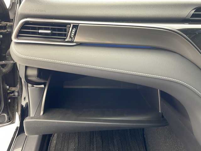 トヨタ カムリ WSレザーパッケージ 沖縄県 2019(平31)年 2.1万km アティチュードブラックマイカ 純正８型ディスプレイオーディオ　/　(フルセグTV　Bluetooth　CD　DVD)/バックカメラ　/ETC/トヨタセーフティセンス　/・衝突被害軽減ブレーキ (プリクラッシュセーフティ)																									/・ハンドル操作サポート (レーントレーシングアシスト)																									/・追従ドライブ支援機能 (レーダークルーズコントロール)																									/・車線はみ出しアラート (レーンディパーチャーアラート)																									/・自動ハイビーム (オートマチックハイビーム)																									/パワーシート　/シートヒーター/レザーシート　/ＬＥＤヘッドライト　/オートライト/クリアランスソナー/純正フロアマット/純正１８インチアルミホイール/スマートキー/プッシュスタート