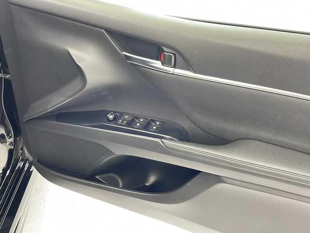 トヨタ カムリ WSレザーパッケージ 沖縄県 2019(平31)年 2.1万km アティチュードブラックマイカ 純正８型ディスプレイオーディオ　/　(フルセグTV　Bluetooth　CD　DVD)/バックカメラ　/ETC/トヨタセーフティセンス　/・衝突被害軽減ブレーキ (プリクラッシュセーフティ)																									/・ハンドル操作サポート (レーントレーシングアシスト)																									/・追従ドライブ支援機能 (レーダークルーズコントロール)																									/・車線はみ出しアラート (レーンディパーチャーアラート)																									/・自動ハイビーム (オートマチックハイビーム)																									/パワーシート　/シートヒーター/レザーシート　/ＬＥＤヘッドライト　/オートライト/クリアランスソナー/純正フロアマット/純正１８インチアルミホイール/スマートキー/プッシュスタート