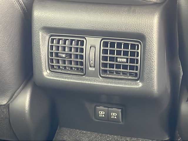 トヨタ カムリ WSレザーパッケージ 沖縄県 2019(平31)年 2.1万km アティチュードブラックマイカ 純正８型ディスプレイオーディオ　/　(フルセグTV　Bluetooth　CD　DVD)/バックカメラ　/ETC/トヨタセーフティセンス　/・衝突被害軽減ブレーキ (プリクラッシュセーフティ)																									/・ハンドル操作サポート (レーントレーシングアシスト)																									/・追従ドライブ支援機能 (レーダークルーズコントロール)																									/・車線はみ出しアラート (レーンディパーチャーアラート)																									/・自動ハイビーム (オートマチックハイビーム)																									/パワーシート　/シートヒーター/レザーシート　/ＬＥＤヘッドライト　/オートライト/クリアランスソナー/純正フロアマット/純正１８インチアルミホイール/スマートキー/プッシュスタート