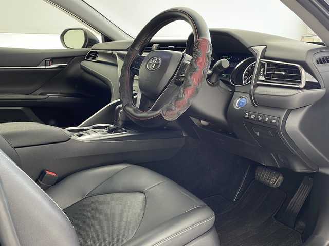 トヨタ カムリ WSレザーパッケージ 沖縄県 2019(平31)年 2.1万km アティチュードブラックマイカ 純正８型ディスプレイオーディオ　/　(フルセグTV　Bluetooth　CD　DVD)/バックカメラ　/ETC/トヨタセーフティセンス　/・衝突被害軽減ブレーキ (プリクラッシュセーフティ)																									/・ハンドル操作サポート (レーントレーシングアシスト)																									/・追従ドライブ支援機能 (レーダークルーズコントロール)																									/・車線はみ出しアラート (レーンディパーチャーアラート)																									/・自動ハイビーム (オートマチックハイビーム)																									/パワーシート　/シートヒーター/レザーシート　/ＬＥＤヘッドライト　/オートライト/クリアランスソナー/純正フロアマット/純正１８インチアルミホイール/スマートキー/プッシュスタート