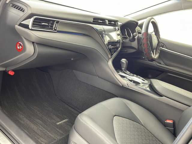 トヨタ カムリ WSレザーパッケージ 沖縄県 2019(平31)年 2.1万km アティチュードブラックマイカ 純正８型ディスプレイオーディオ　/　(フルセグTV　Bluetooth　CD　DVD)/バックカメラ　/ETC/トヨタセーフティセンス　/・衝突被害軽減ブレーキ (プリクラッシュセーフティ)																									/・ハンドル操作サポート (レーントレーシングアシスト)																									/・追従ドライブ支援機能 (レーダークルーズコントロール)																									/・車線はみ出しアラート (レーンディパーチャーアラート)																									/・自動ハイビーム (オートマチックハイビーム)																									/パワーシート　/シートヒーター/レザーシート　/ＬＥＤヘッドライト　/オートライト/クリアランスソナー/純正フロアマット/純正１８インチアルミホイール/スマートキー/プッシュスタート