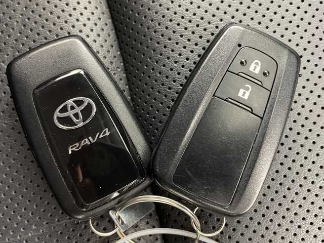 トヨタ ＲＡＶ４ アドベンチャー 岐阜県 2022(令4)年 4.2万km アティチュードブラックマイカ 純正10.5インチディスプレイオーディオナビ/(Bluetooth/フルセグTV/USB/AppleCarPlay)/バックカメラ/ブラインドスポットモニター/デジタルインナーミラー/プリクラッシュセーフティー/レーンキープアシスト/レーダークルーズコントロール/コーナーセンサー/レザーシート/シートヒーター/エアシート/パワーシート/シートメモリー/ハンドルヒーター/ドライブレコーダー/ビルトインETC/革巻きステアリング/純正フロアマット/純正アルミホイール/純正ドアバイザー