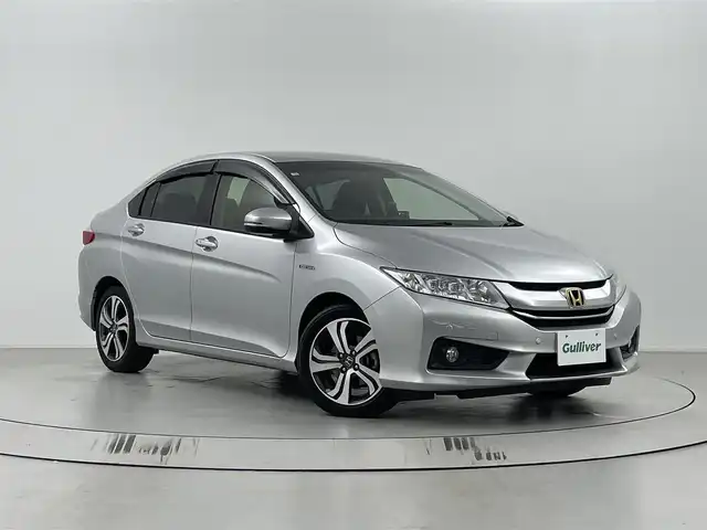 ホンダ グレイス ハイブリッド EX 埼玉県 2015(平27)年 6.6万km アラバスターシルバーメタリック 純正ナビ/VXM-152VFi/ CD/DVD/Bluetooth/地デジ/ 　ナビ装着用スペシャルパッケージ/フルオートエアコン＆リアエアコンアウトレット/【フロント】ハーフシェイドガラス＆【リア】プライバシーガラス＋ソフトプライバシーガラス/運転席ハイトアジャスター＆テレスコピック＆チルトステアリングＶＳＡ・エマジェンシーストップシグナル/ヒルスタートアシスト/電動格納ドアミラー・ドアミラーウィンカー/IRカット(遮熱)機能付ガラス(フロントウィンドウ＆フロントドア)/プラズマクラスター機能付きフルオートエアコン/Ｈｏｎｄａスマートキーシステム/ＬＥＤヘッドライト(ロービーム)＋オートレベリング＋オートコントロール/クルーズコントロール/セキュリティアラーム/１６インチアルミホイール/あんしんパッケージ/コンフォートビューパッケージ/運転席＆助手席ヒーテッドシート/パワースイッチシートヒーター