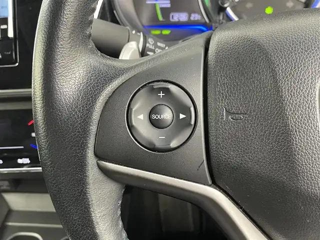 ホンダ グレイス ハイブリッド EX 埼玉県 2015(平27)年 6.6万km アラバスターシルバーメタリック 純正ナビ/VXM-152VFi/ CD/DVD/Bluetooth/地デジ/ 　ナビ装着用スペシャルパッケージ/フルオートエアコン＆リアエアコンアウトレット/【フロント】ハーフシェイドガラス＆【リア】プライバシーガラス＋ソフトプライバシーガラス/運転席ハイトアジャスター＆テレスコピック＆チルトステアリングＶＳＡ・エマジェンシーストップシグナル/ヒルスタートアシスト/電動格納ドアミラー・ドアミラーウィンカー/IRカット(遮熱)機能付ガラス(フロントウィンドウ＆フロントドア)/プラズマクラスター機能付きフルオートエアコン/Ｈｏｎｄａスマートキーシステム/ＬＥＤヘッドライト(ロービーム)＋オートレベリング＋オートコントロール/クルーズコントロール/セキュリティアラーム/１６インチアルミホイール/あんしんパッケージ/コンフォートビューパッケージ/運転席＆助手席ヒーテッドシート/パワースイッチシートヒーター