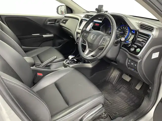 ホンダ グレイス ハイブリッド EX 埼玉県 2015(平27)年 6.6万km アラバスターシルバーメタリック 純正ナビ/VXM-152VFi/ CD/DVD/Bluetooth/地デジ/ 　ナビ装着用スペシャルパッケージ/フルオートエアコン＆リアエアコンアウトレット/【フロント】ハーフシェイドガラス＆【リア】プライバシーガラス＋ソフトプライバシーガラス/運転席ハイトアジャスター＆テレスコピック＆チルトステアリングＶＳＡ・エマジェンシーストップシグナル/ヒルスタートアシスト/電動格納ドアミラー・ドアミラーウィンカー/IRカット(遮熱)機能付ガラス(フロントウィンドウ＆フロントドア)/プラズマクラスター機能付きフルオートエアコン/Ｈｏｎｄａスマートキーシステム/ＬＥＤヘッドライト(ロービーム)＋オートレベリング＋オートコントロール/クルーズコントロール/セキュリティアラーム/１６インチアルミホイール/あんしんパッケージ/コンフォートビューパッケージ/運転席＆助手席ヒーテッドシート/パワースイッチシートヒーター