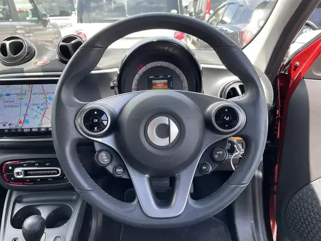 スマート ＭＣＣ スマート フォーフォー パッション 滋賀県 2017(平29)年 2.4万km 赤／黒 禁煙車/社外９型SDナビ/・CN-F1XD/・CD/DVD/フルセグ/Bluetooth/バックカメラ/シートヒーター/コーナーセンサー/クルーズコントロール/ステアリングスイッチ/オートライト/ETC/横滑り防止/衝突軽減ブレーキ/リモコンキー/アイドリングストップ/ドライブレコーダー