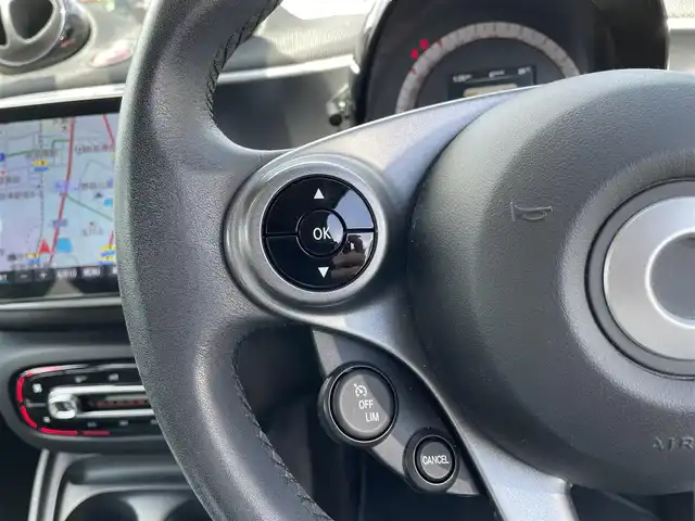 スマート ＭＣＣ スマート フォーフォー パッション 滋賀県 2017(平29)年 2.4万km 赤／黒 禁煙車/社外９型SDナビ/・CN-F1XD/・CD/DVD/フルセグ/Bluetooth/バックカメラ/シートヒーター/コーナーセンサー/クルーズコントロール/ステアリングスイッチ/オートライト/ETC/横滑り防止/衝突軽減ブレーキ/リモコンキー/アイドリングストップ/ドライブレコーダー