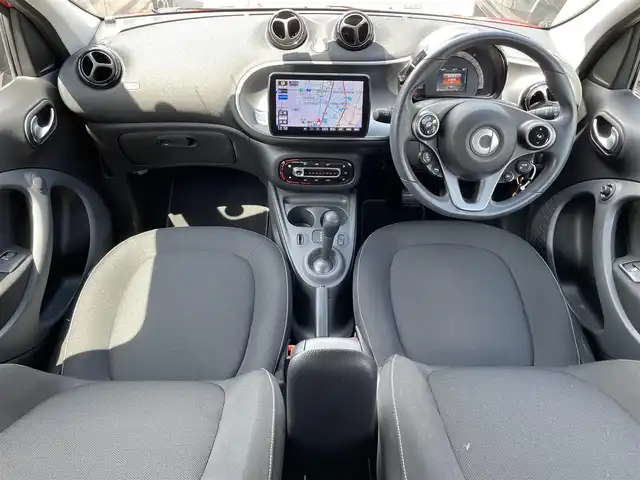 スマート ＭＣＣ スマート フォーフォー パッション 滋賀県 2017(平29)年 2.4万km 赤／黒 禁煙車/社外９型SDナビ/・CN-F1XD/・CD/DVD/フルセグ/Bluetooth/バックカメラ/シートヒーター/コーナーセンサー/クルーズコントロール/ステアリングスイッチ/オートライト/ETC/横滑り防止/衝突軽減ブレーキ/リモコンキー/アイドリングストップ/ドライブレコーダー