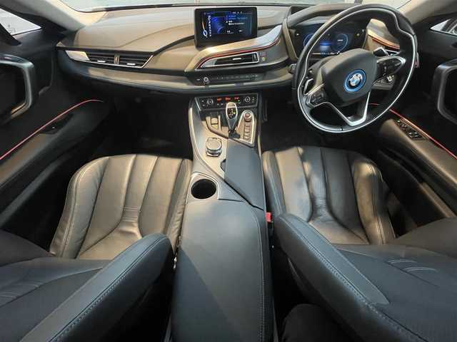 ＢＭＷ ｉ８ 埼玉県 2015(平27)年 3.6万km シルバー ワンオーナー /純正HDDナビ/ドラレコ/スペアキー/オプションアルミ20インチ　ライトアロイホイール/コンフォートアクセス/ストレージパッケージ/LEDヘッドライト/BMW i インテリアデザイン/アイオニックシルバー　（B72）