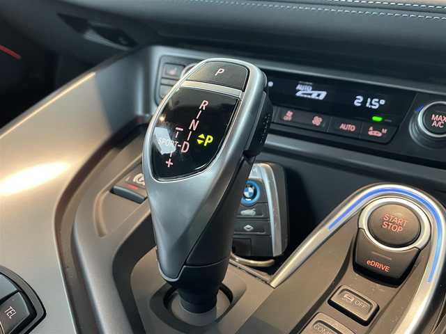ＢＭＷ ｉ８ 埼玉県 2015(平27)年 3.6万km シルバー ワンオーナー /純正HDDナビ/ドラレコ/スペアキー/オプションアルミ20インチ　ライトアロイホイール/コンフォートアクセス/ストレージパッケージ/LEDヘッドライト/BMW i インテリアデザイン/アイオニックシルバー　（B72）