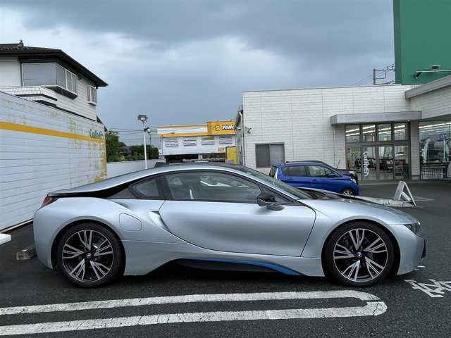 ＢＭＷ ｉ８ 埼玉県 2015(平27)年 3.6万km シルバー ワンオーナー /純正HDDナビ/ドラレコ/スペアキー/オプションアルミ20インチ　ライトアロイホイール/コンフォートアクセス/ストレージパッケージ/LEDヘッドライト/BMW i インテリアデザイン/アイオニックシルバー　（B72）