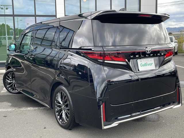 トヨタ ヴェルファイア Z プレミア 道東・釧路十勝 2023(令5)年 3.7万km ブラック ・４WD/・純正14インチディスプレイオーディオ/(BT/USB/FM/AM/AppleCarPlay)/・純正フリップダウンモニター/・全方位カメラ/バックカメラ/・ガラスルーフ/・プリクラッシュセーフティ/・アドバンストドライブ/・ロードサインアシスト/・フロントクロストラフィックアラート/・レーンディパーチャーアラート/・レーンチェンジアシスト/・プロアクティブドライビングアシスト/・リアクロストラフィックアラート/・ブラインドスポットモニター/・後方車両接近告知/・パーキング/・リアカメラディテクション/・安心降車アシスト/・周辺車両接近時サポート/・アドバンスドパーク/・クリアランスソナー/・置くだけ充電/・横滑り防止/・AC100V/100w/・前席・2列目パワーシート/・前席・2列目シートヒーター・エアーシート/・両側パワースライドドア/・パワーバックドア/・LEDヘッドライト/・フォグライト/・オートマチックハイビーム/・純正エンジンスターター/・オートステップ/・ミラーヒーター/・ステアリングスイッチ/・本革巻きステアリング/・前後ドライブレコーダー/・デジタルインナーミラー/・電格ウィンカーミラー