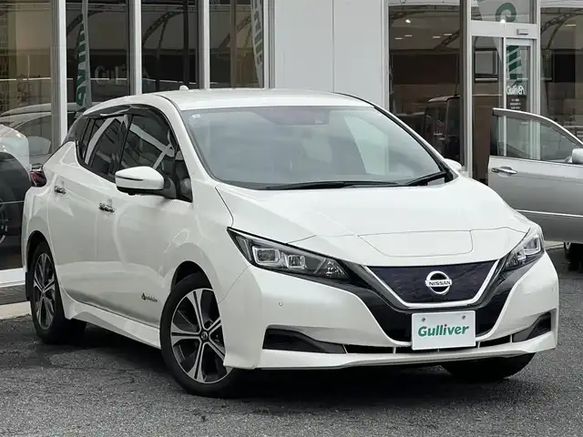 日産 リーフ X Vセレクション 山口県 2021(令3)年 4.2万km ブリリアントホワイトパール 純正SDナビ＆フルセグTV/＆アラウンドビューモニター/プロパイロット/純正フロアマット/純正ドアバイザー/純正LEDヘッドライト/純正17インチアルミ/インテリジェントルームミラー/フロントシートヒーター/ステアリングヒーター/ビルトインETC2.0