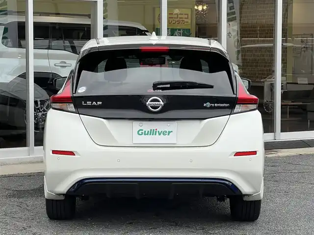 日産 リーフ X Vセレクション 山口県 2021(令3)年 4.2万km ブリリアントホワイトパール 純正SDナビ＆フルセグTV/＆アラウンドビューモニター/プロパイロット/純正フロアマット/純正ドアバイザー/純正LEDヘッドライト/純正17インチアルミ/インテリジェントルームミラー/フロントシートヒーター/ステアリングヒーター/ビルトインETC2.0