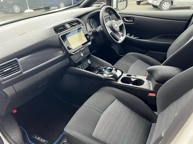 日産 リーフ X Vセレクション 山口県 2021(令3)年 4.2万km ブリリアントホワイトパール 純正SDナビ＆フルセグTV/＆アラウンドビューモニター/プロパイロット/純正フロアマット/純正ドアバイザー/純正LEDヘッドライト/純正17インチアルミ/インテリジェントルームミラー/フロントシートヒーター/ステアリングヒーター/ビルトインETC2.0