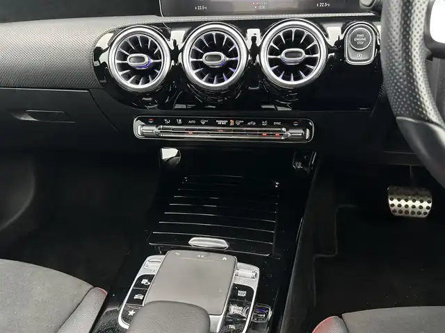 メルセデス・ベンツ Ａ１８０ セダン スタイル AMGライン 茨城県 2020(令2)年 5万km モハーベシルバー