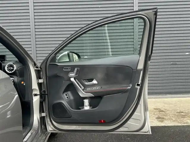 メルセデス・ベンツ Ａ１８０ セダン スタイル AMGライン 茨城県 2020(令2)年 5万km モハーベシルバー