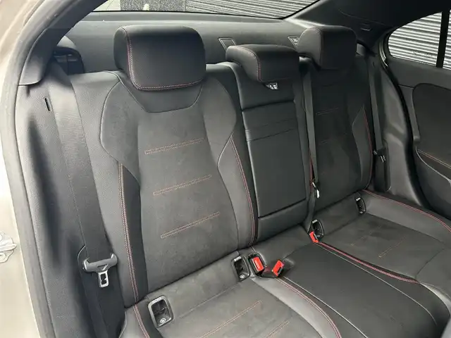 メルセデス・ベンツ Ａ１８０ セダン スタイル AMGライン 茨城県 2020(令2)年 5万km モハーベシルバー