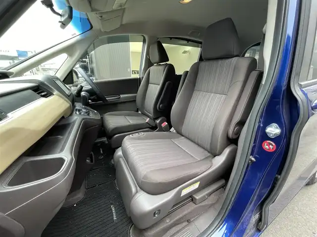 ホンダ フリード G 滋賀県 2018(平30)年 6.4万km コバルトブルーパール 禁煙車/福祉車両/助手席リフトアップシート/純正SDナビ/・CD/DVD/Bluetooth/ワンセグ/バックカメラ/LEDヘッドライト/アクティブコーナリングライト/両側自動スライドドア/ETC/スマートキー/コンフォートパッケージ/Cパッケージ