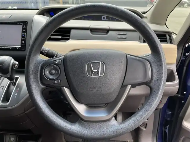 ホンダ フリード G 滋賀県 2018(平30)年 6.4万km コバルトブルーパール 禁煙車/福祉車両/助手席リフトアップシート/純正SDナビ/・CD/DVD/Bluetooth/ワンセグ/バックカメラ/LEDヘッドライト/アクティブコーナリングライト/両側自動スライドドア/ETC/スマートキー/コンフォートパッケージ/Cパッケージ