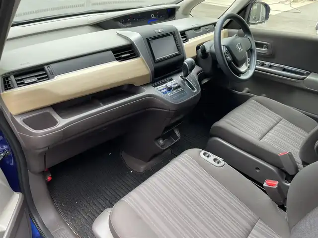 ホンダ フリード G 滋賀県 2018(平30)年 6.4万km コバルトブルーパール 禁煙車/福祉車両/助手席リフトアップシート/純正SDナビ/・CD/DVD/Bluetooth/ワンセグ/バックカメラ/LEDヘッドライト/アクティブコーナリングライト/両側自動スライドドア/ETC/スマートキー/コンフォートパッケージ/Cパッケージ