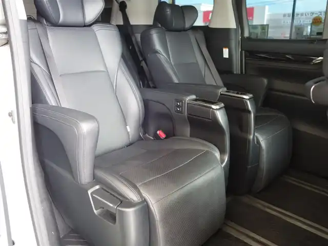 トヨタ アルファード S Cパッケージ 静岡県 2018(平30)年 6.8万km ラグジュアリーホワイトパールクリスタルシャインガラスフレーク ワンオーナー/禁煙車/車検R9年5月17日まで/トヨタセーフティセンス/　　・プリクラッシュセーフティ/　　・レーンアラートトレーシング/　　・ロードサインアシスト/　　・パーキングサポートブレーキ/純正9.2インチSDナビ（NSZN-Z66T）/　　CD/DVD/BT/USB/SD/HDMI/フルセグTV/純正フリップダウンモニター/純正デジタルインナーミラー/両側パワースライドドア/3眼LEDヘッドライト/シーケンシャルターンランプ/前方ドライブレコーダー/前後クリアランスソナー/純正オプション17インチアルミ/2列目エグゼクティブパワーシート/前席パワーシート（運転席メモリー付）/前席快適温熱シート/ベンチレーション機能/パワーバックドア/純正ラゲッジマット/プッシュスタート/スマートキー2個/純正フロアマット/純正ドアバイザー/取扱説明書/保証書