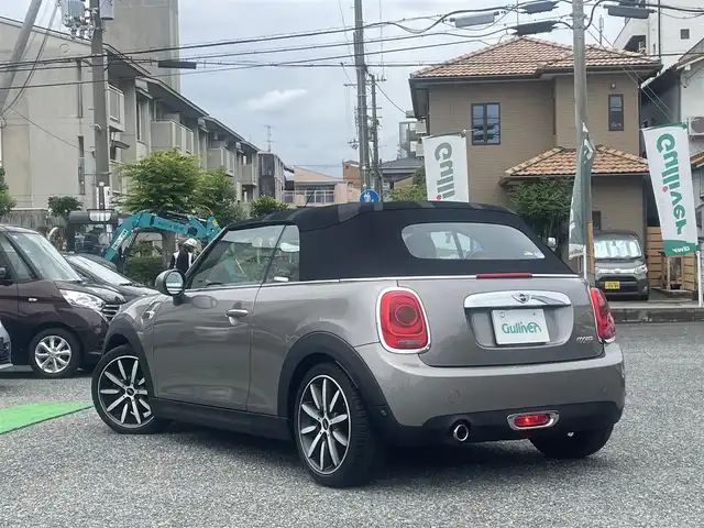 ＭＩＮＩ ミニ クーパー コンバーチブル 兵庫県 2017(平29)年 5万km メルティングシルバーM 外部検査実施済み/・茶革シート/・シートヒーター/・純正HDDナビ/・BT/USB/AUX/・バックカメラ/・オートLEDヘッドランプ/・LEDフォグランプ/・ドライブレコーダー/・スマートキー/・アイドリングストップ/・純正17インチAW/・ETC
