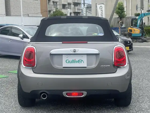 ＭＩＮＩ ミニ クーパー コンバーチブル 兵庫県 2017(平29)年 5万km メルティングシルバーM 外部検査実施済み/・茶革シート/・シートヒーター/・純正HDDナビ/・BT/USB/AUX/・バックカメラ/・オートLEDヘッドランプ/・LEDフォグランプ/・ドライブレコーダー/・スマートキー/・アイドリングストップ/・純正17インチAW/・ETC