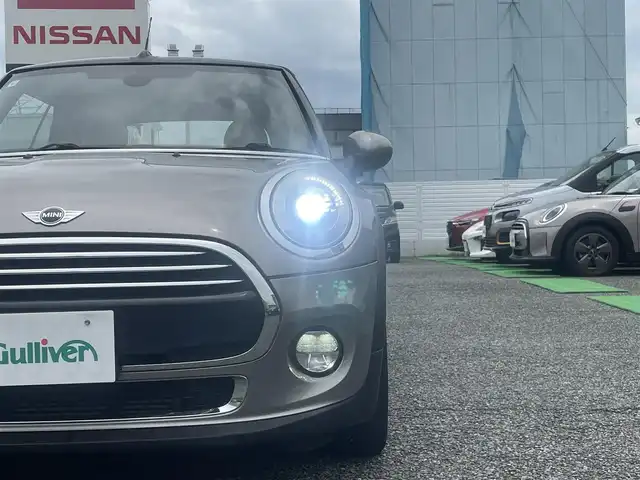 ＭＩＮＩ ミニ クーパー コンバーチブル 兵庫県 2017(平29)年 5万km メルティングシルバーM 外部検査実施済み/・茶革シート/・シートヒーター/・純正HDDナビ/・BT/USB/AUX/・バックカメラ/・オートLEDヘッドランプ/・LEDフォグランプ/・ドライブレコーダー/・スマートキー/・アイドリングストップ/・純正17インチAW/・ETC