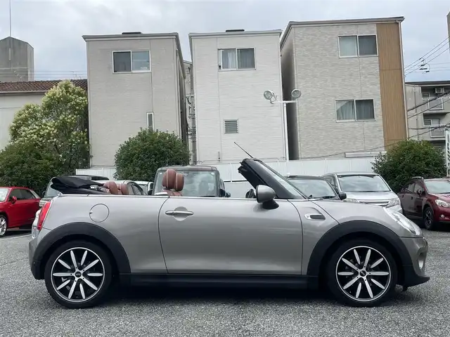 ＭＩＮＩ ミニ クーパー コンバーチブル 兵庫県 2017(平29)年 5万km メルティングシルバーM 外部検査実施済み/・茶革シート/・シートヒーター/・純正HDDナビ/・BT/USB/AUX/・バックカメラ/・オートLEDヘッドランプ/・LEDフォグランプ/・ドライブレコーダー/・スマートキー/・アイドリングストップ/・純正17インチAW/・ETC