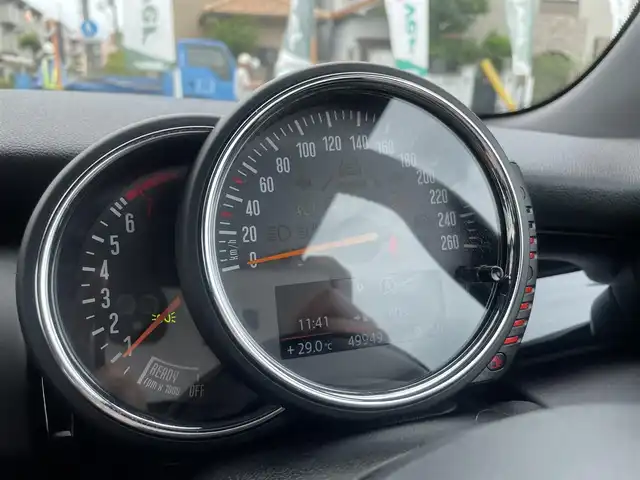ＭＩＮＩ ミニ クーパー コンバーチブル 兵庫県 2017(平29)年 5万km メルティングシルバーM 外部検査実施済み/・茶革シート/・シートヒーター/・純正HDDナビ/・BT/USB/AUX/・バックカメラ/・オートLEDヘッドランプ/・LEDフォグランプ/・ドライブレコーダー/・スマートキー/・アイドリングストップ/・純正17インチAW/・ETC