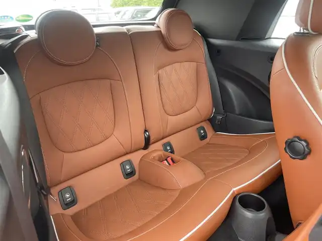 ＭＩＮＩ ミニ クーパー コンバーチブル 兵庫県 2017(平29)年 5万km メルティングシルバーM 外部検査実施済み/・茶革シート/・シートヒーター/・純正HDDナビ/・BT/USB/AUX/・バックカメラ/・オートLEDヘッドランプ/・LEDフォグランプ/・ドライブレコーダー/・スマートキー/・アイドリングストップ/・純正17インチAW/・ETC