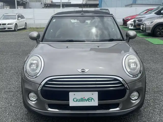 ＭＩＮＩ ミニ クーパー コンバーチブル 兵庫県 2017(平29)年 5万km メルティングシルバーM 外部検査実施済み/・茶革シート/・シートヒーター/・純正HDDナビ/・BT/USB/AUX/・バックカメラ/・オートLEDヘッドランプ/・LEDフォグランプ/・ドライブレコーダー/・スマートキー/・アイドリングストップ/・純正17インチAW/・ETC
