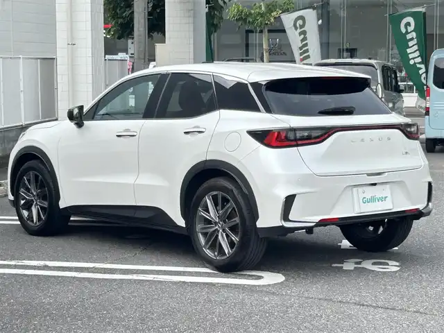 レクサス ＬＢＸ リラックス 群馬県 2024(令6)年 1.7万km ソニッククォーツ ワンオーナー/ビルトインETC2.0/追従クルーズコントロール/純正ナビ（フルセグ・BT・AM/FM）/プッシュスタート/全方位バックモニター/本革レザーシート/シートヒーター（D/N席）/D席パワーシート・シートメモリー/置くだけ充電/ブラインドスポットモニター/パーキングアシスト/電子パーキングブレーキ/スマートキー/オートライト/オートハイビーム/パドルシフト/オートワイパー