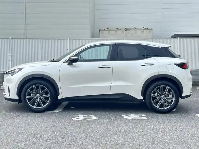 レクサス ＬＢＸ リラックス 群馬県 2024(令6)年 1.7万km ソニッククォーツ ワンオーナー/ビルトインETC2.0/追従クルーズコントロール/純正ナビ（フルセグ・BT・AM/FM）/プッシュスタート/全方位バックモニター/本革レザーシート/シートヒーター（D/N席）/D席パワーシート・シートメモリー/置くだけ充電/ブラインドスポットモニター/パーキングアシスト/電子パーキングブレーキ/スマートキー/オートライト/オートハイビーム/パドルシフト/オートワイパー