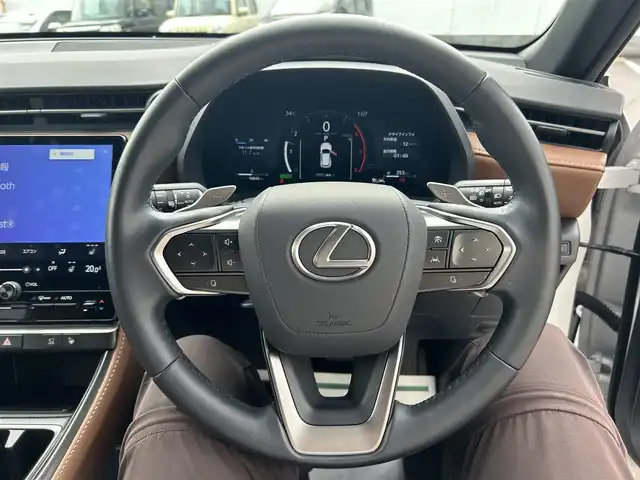 レクサス ＬＢＸ リラックス 群馬県 2024(令6)年 1.7万km ソニッククォーツ ワンオーナー/ビルトインETC2.0/追従クルーズコントロール/純正ナビ（フルセグ・BT・AM/FM）/プッシュスタート/全方位バックモニター/本革レザーシート/シートヒーター（D/N席）/D席パワーシート・シートメモリー/置くだけ充電/ブラインドスポットモニター/パーキングアシスト/電子パーキングブレーキ/スマートキー/オートライト/オートハイビーム/パドルシフト/オートワイパー